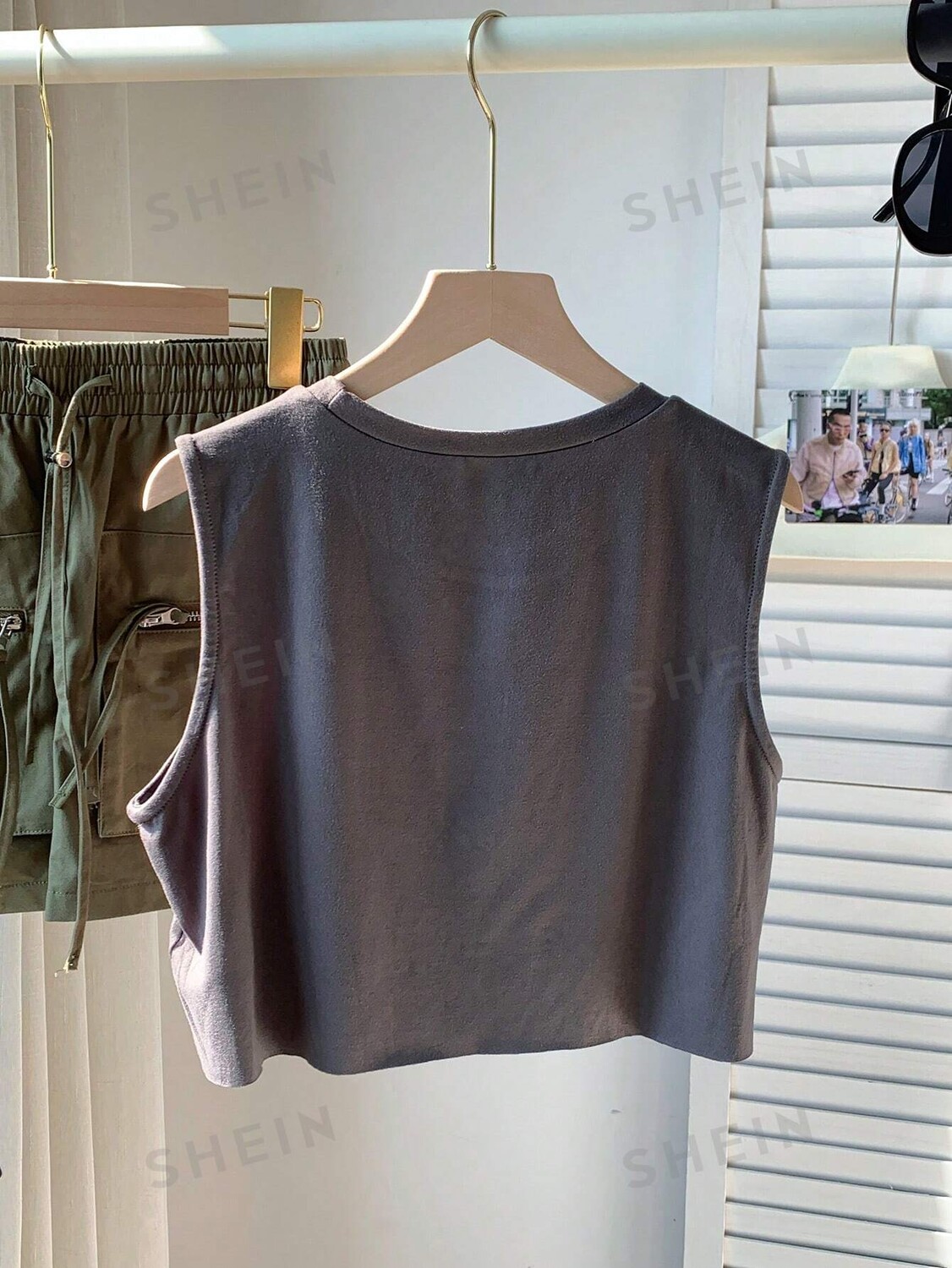 

Майка укороченная женская Shein Ezwear с буквенным принтом, серый