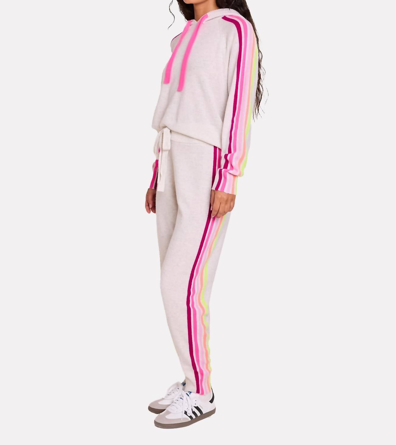 

Радужные спортивные брюки Ramona в оттенке дымчатая георгина Brodie Cashmere, Haze Dahlia