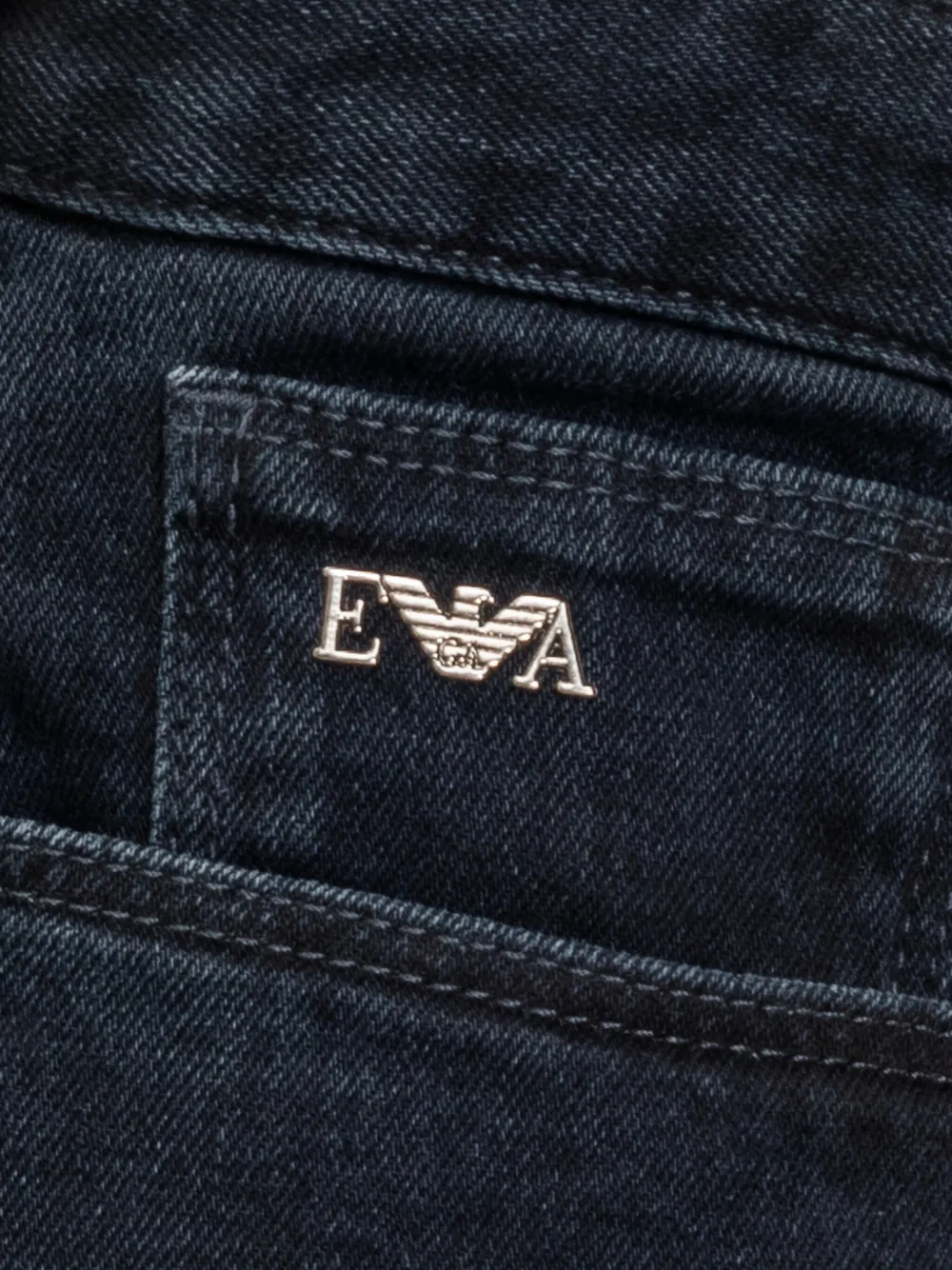 Джинсы с пятью карманами и логотипной пластиной EMPORIO ARMANI, синий — фото 4