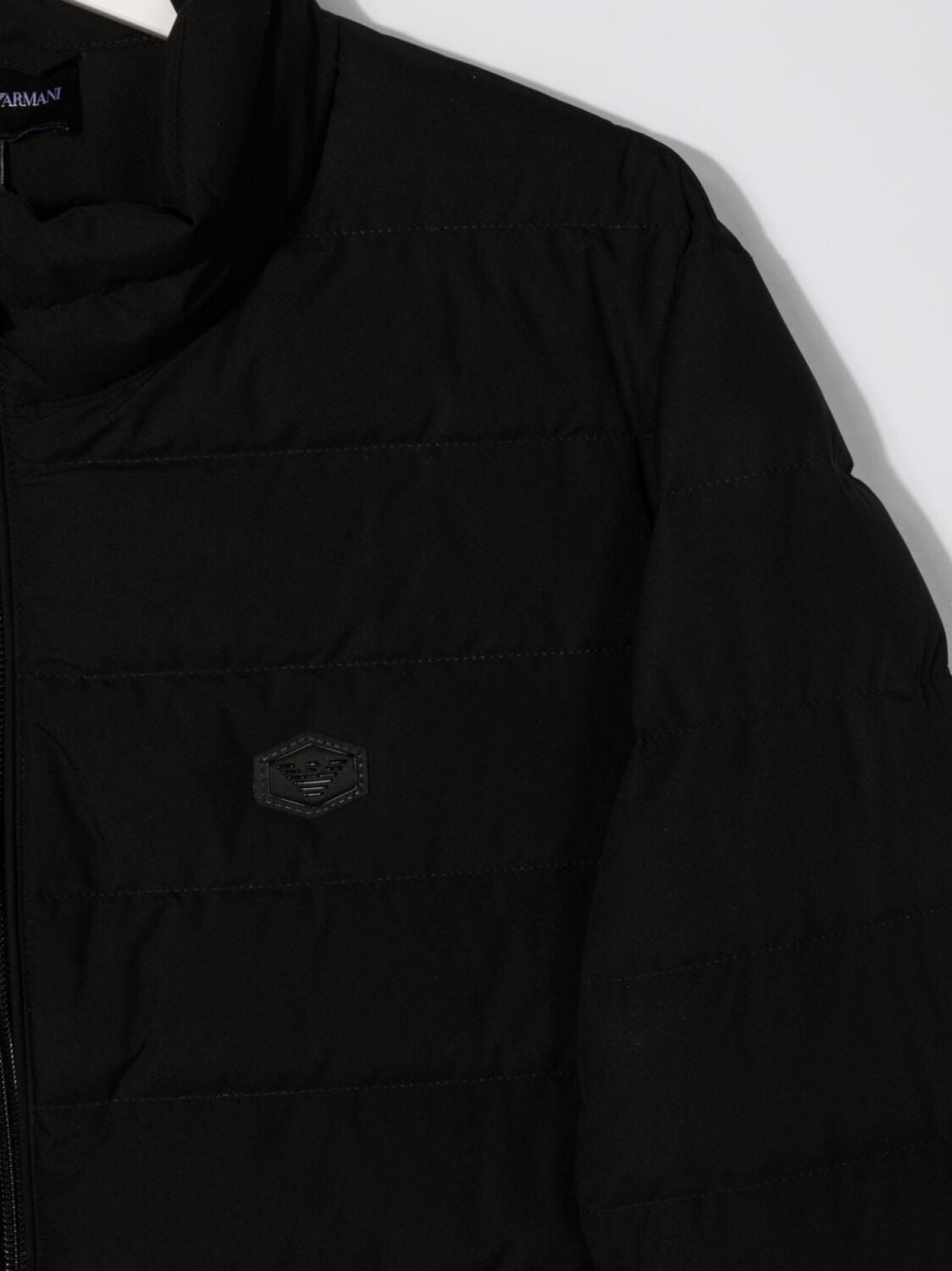 Emporio Armani Kids пуховик на молнии с нашивкой-логотипом, черный — фото 3