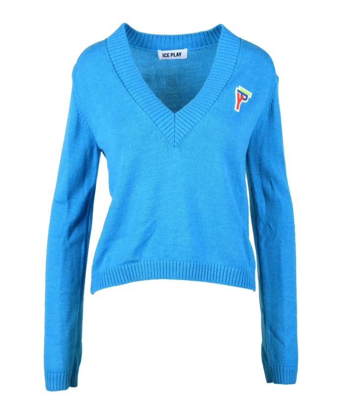 

Стильный вязаный свитер в сочетании с другими элементами одежды. Ice Play, синий