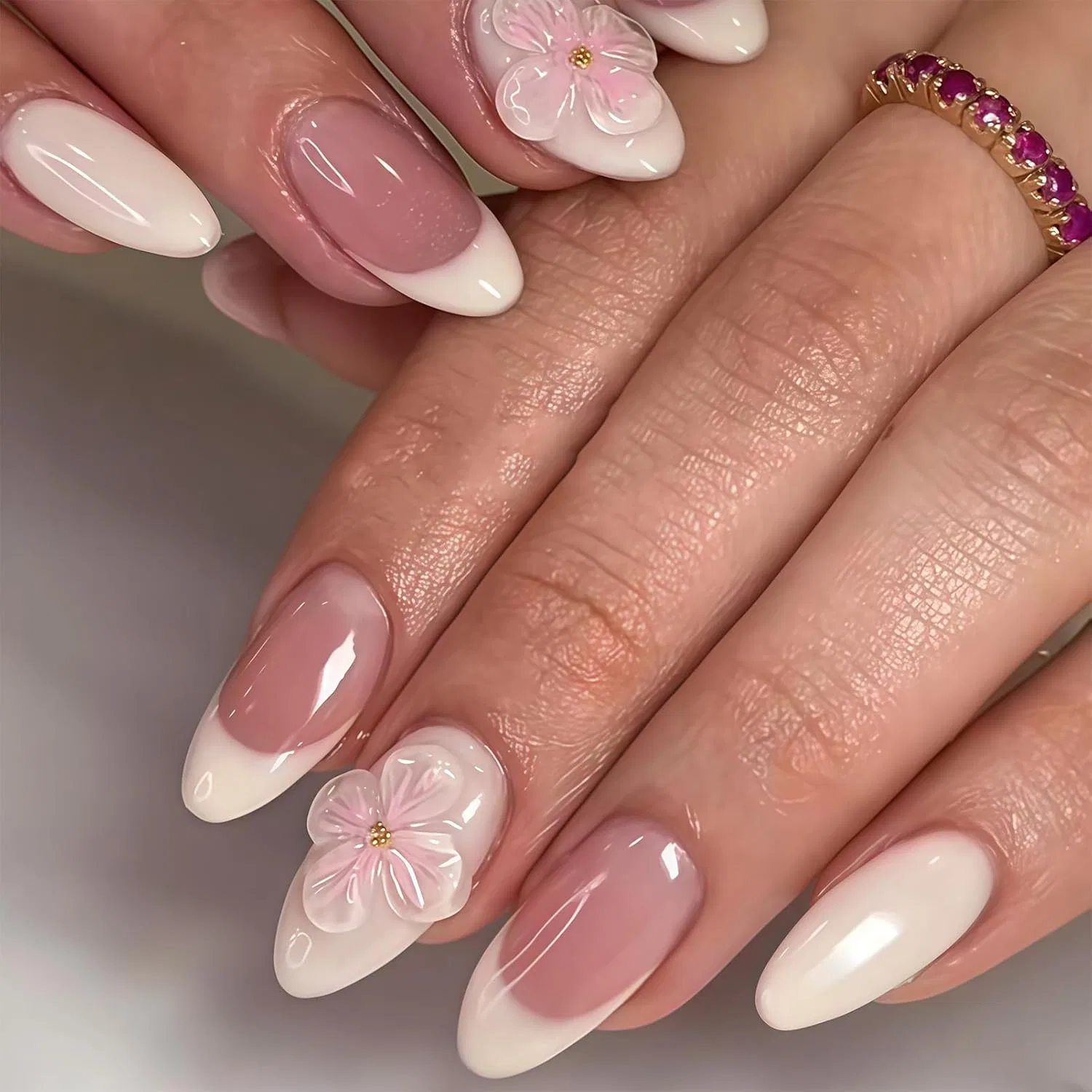 Накладные ногти миндалевидные с 3D-цветами от Generisch Virellay, White Flower