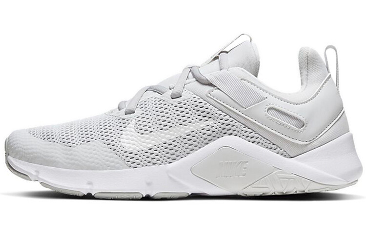 Кроссовки Nike Legend Essential для женщин
