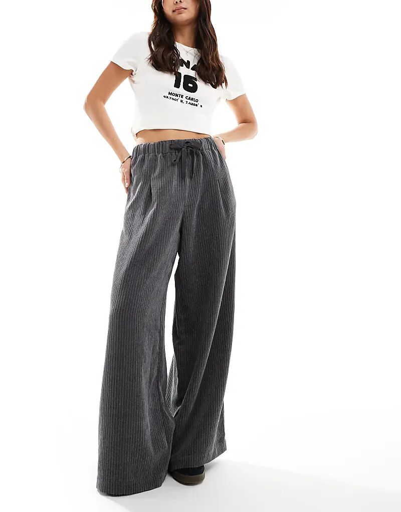 

Широкие брюки на шнурке серого цвета ASOS DESIGN