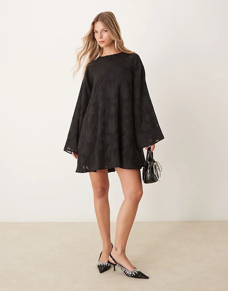 

Платье-мини Gina Tricot из прозрачного жаккарда с атласным бантом сзади, черного цвета