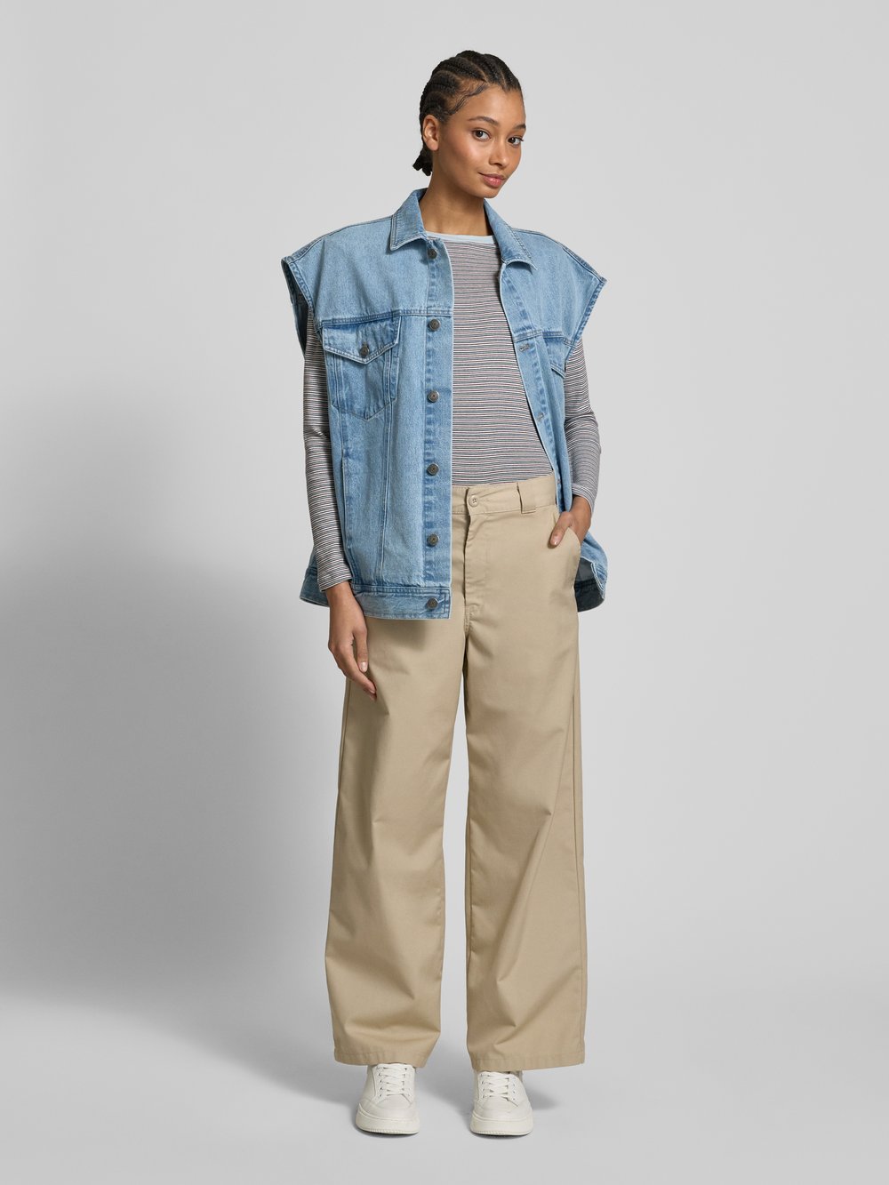 

Лонгслив с нашивкой-лейблом, модель «ESSENTIAL» Levi's