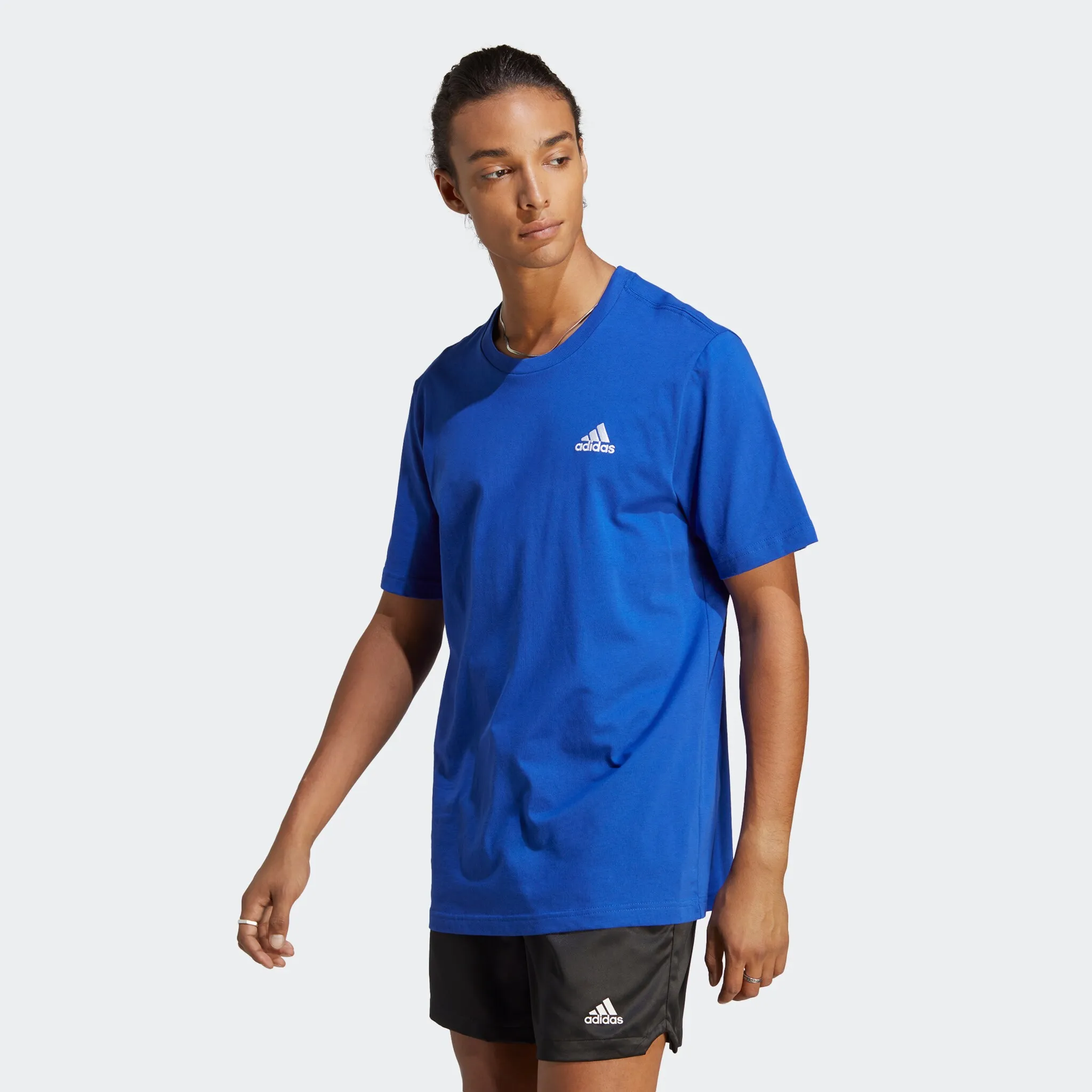 

Футболка Adidas Sportswear "ESSENTIALS SINGLE JERSEY С ВЫШИВКОЙ МАЛЕНЬКОГО ЛОГОТИПА", цвет Selubl