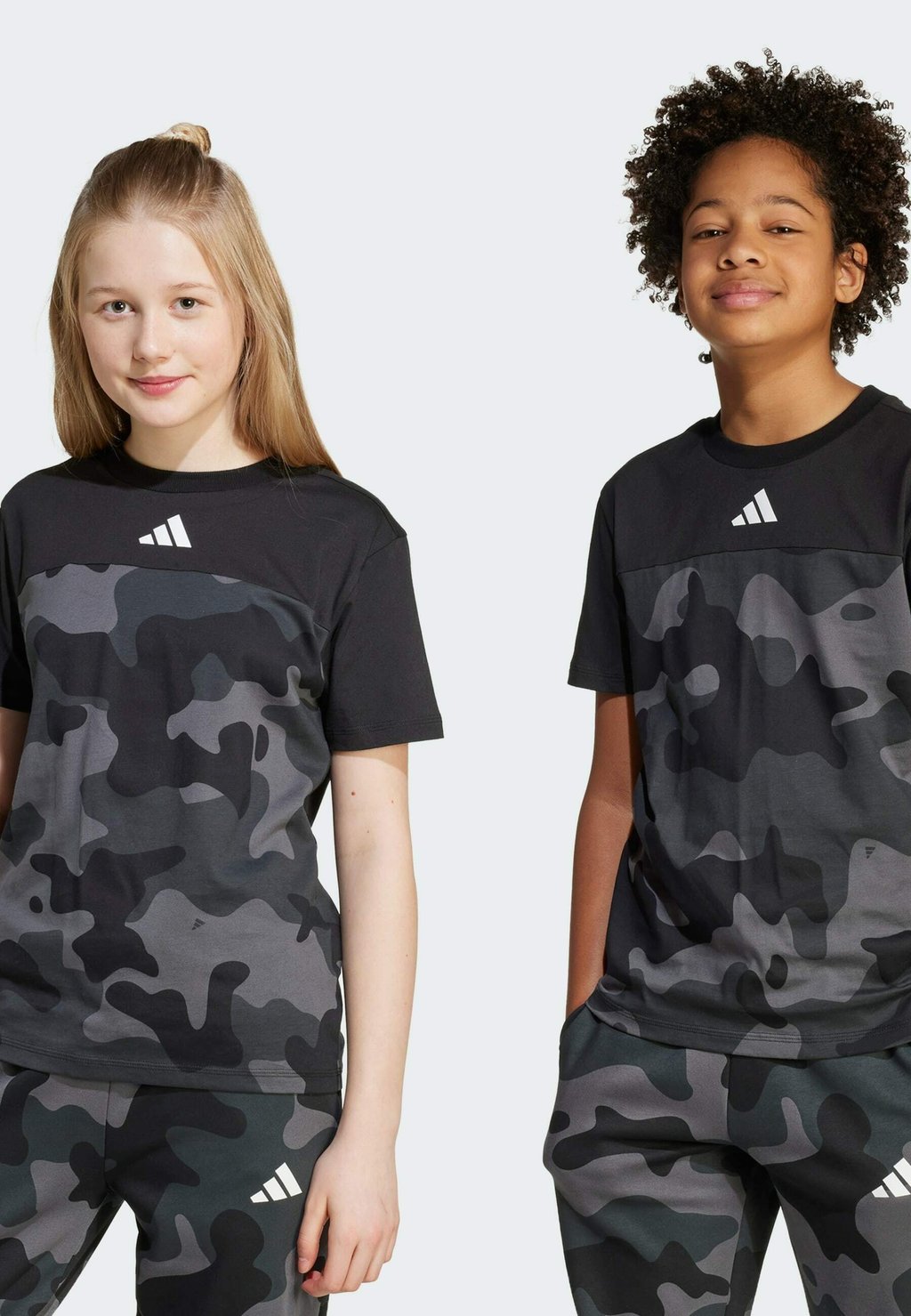 

Футболка с принтом SEASONAL ESSENTIALS CAMO Adidas Sportswear, черный