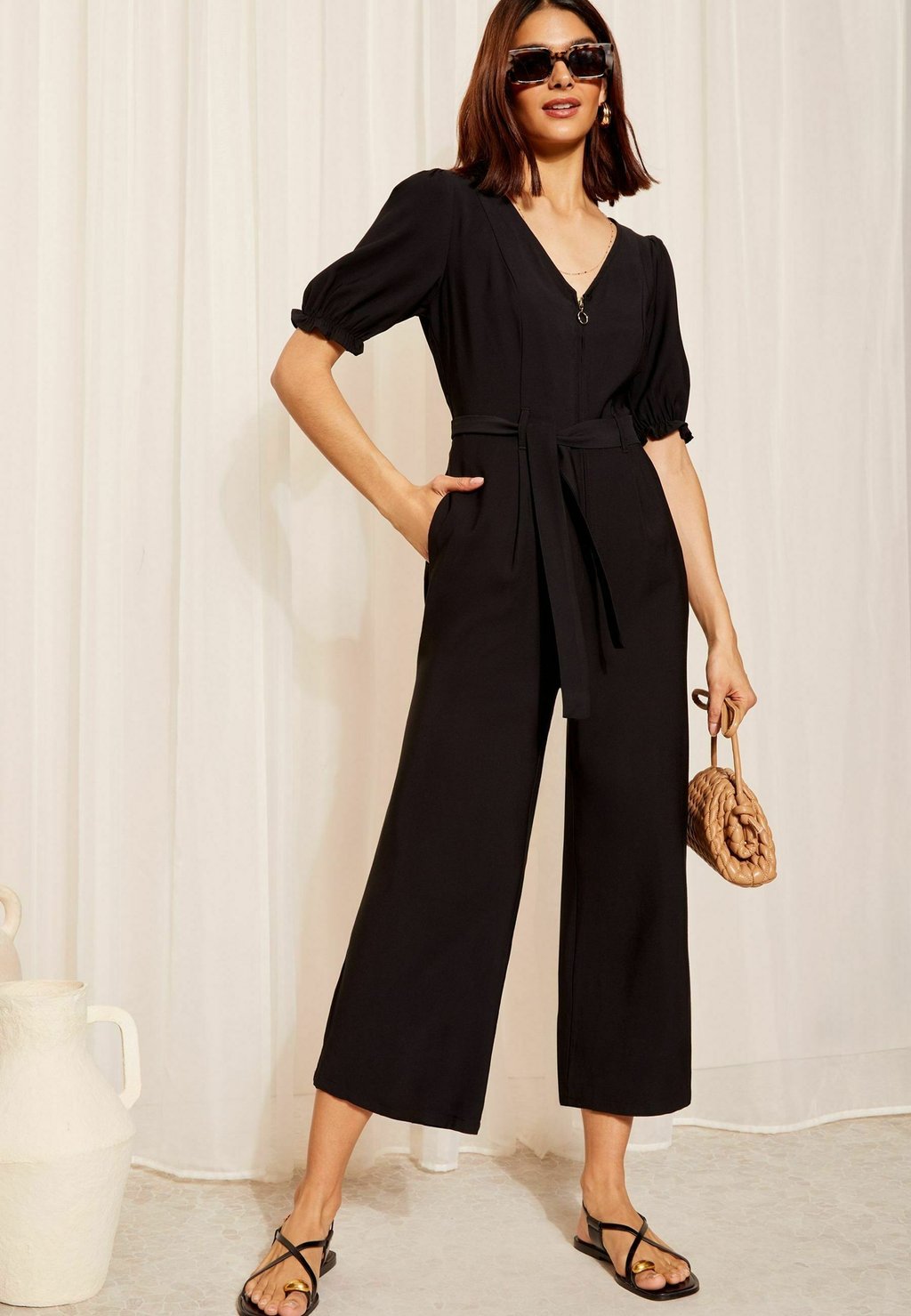 

Комбинезон PUFF SLEEVE ZIP FRONT TIE WAIST Friends Like These, черный