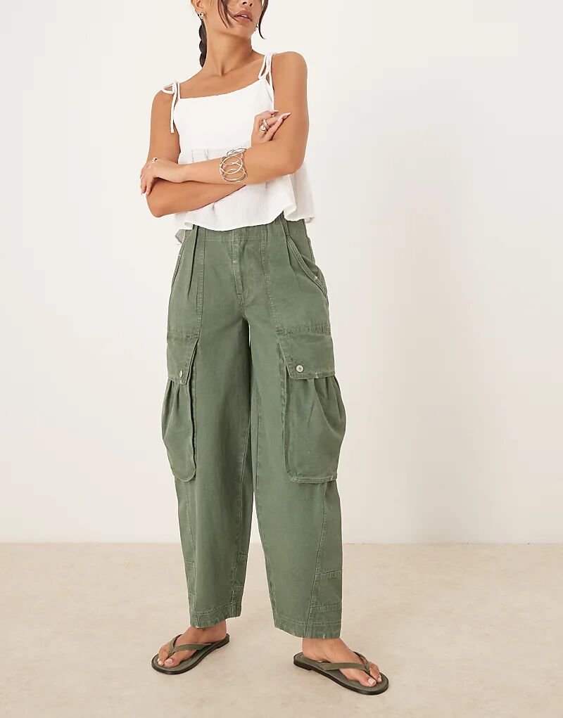 

Свободные брюки-карго Free People Brentwood в цвете состаренного зеленого цвета
