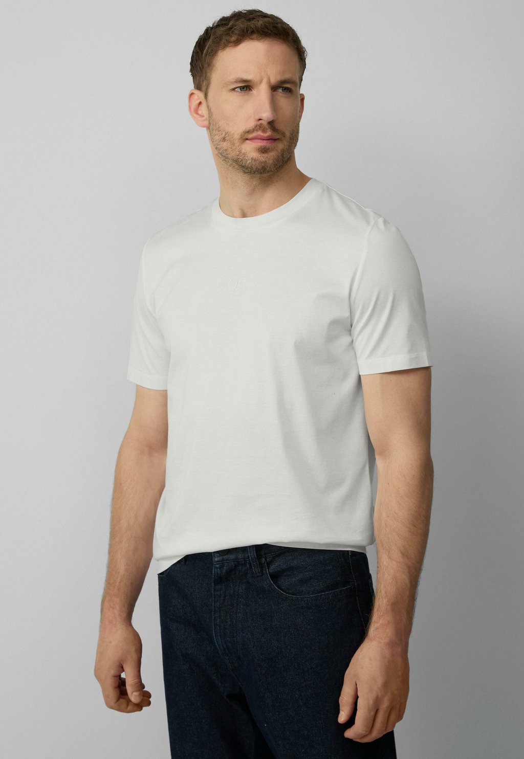 

Базовая футболка MIT LOGO-DETAIL s.Oliver BLACK LABEL, кремовый