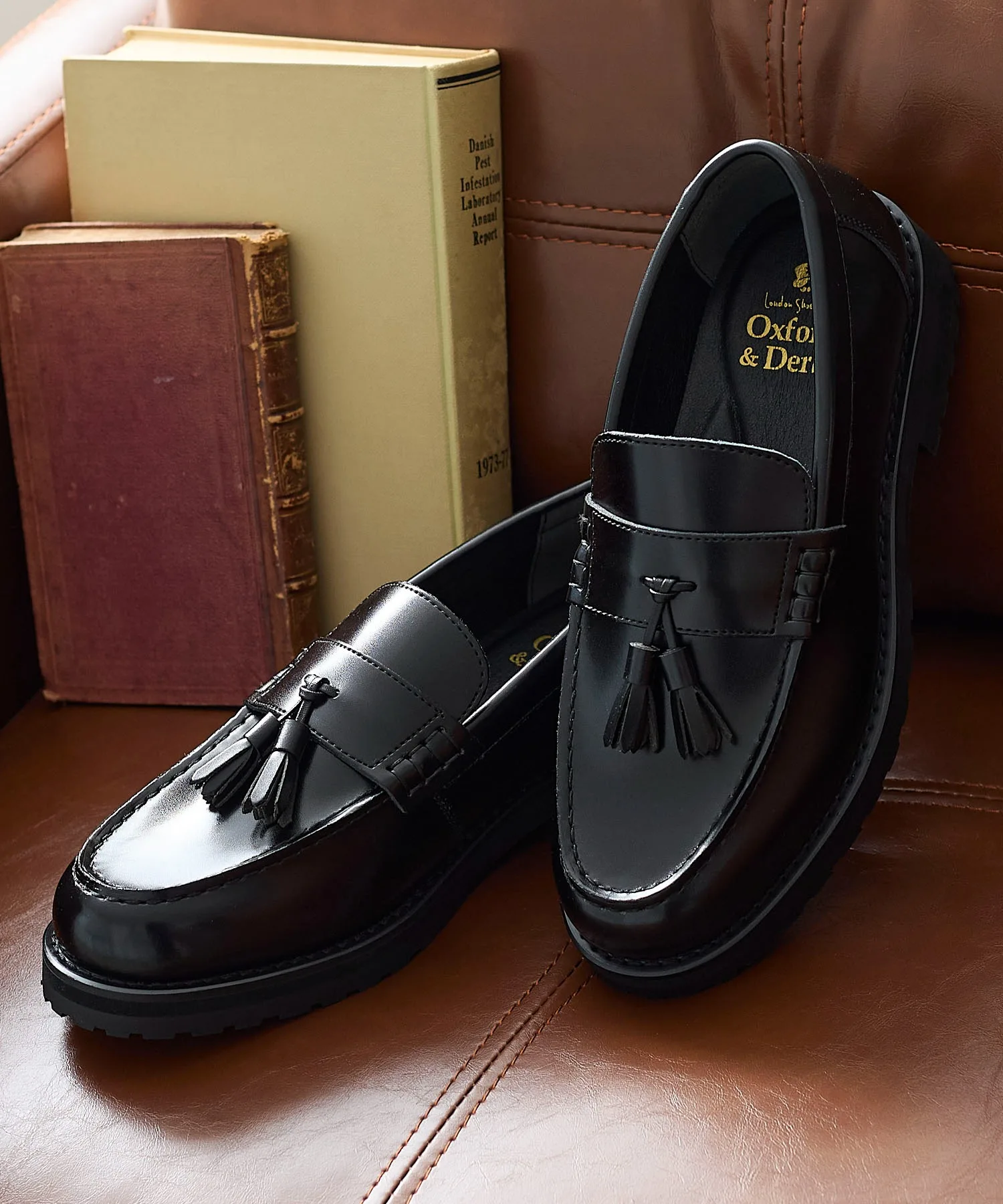 Мужские кожаные лоферы London Shoe Make с тасселями и утолщенной подошвой 9012 чёрные