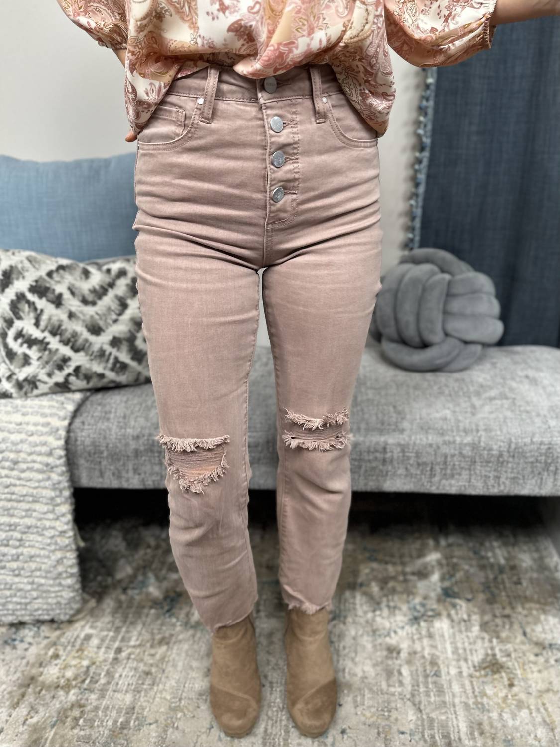 

Не могу справиться со мной. Джинсы прямого покроя с высокой посадкой и контролем живота бежевого цвета RISEN