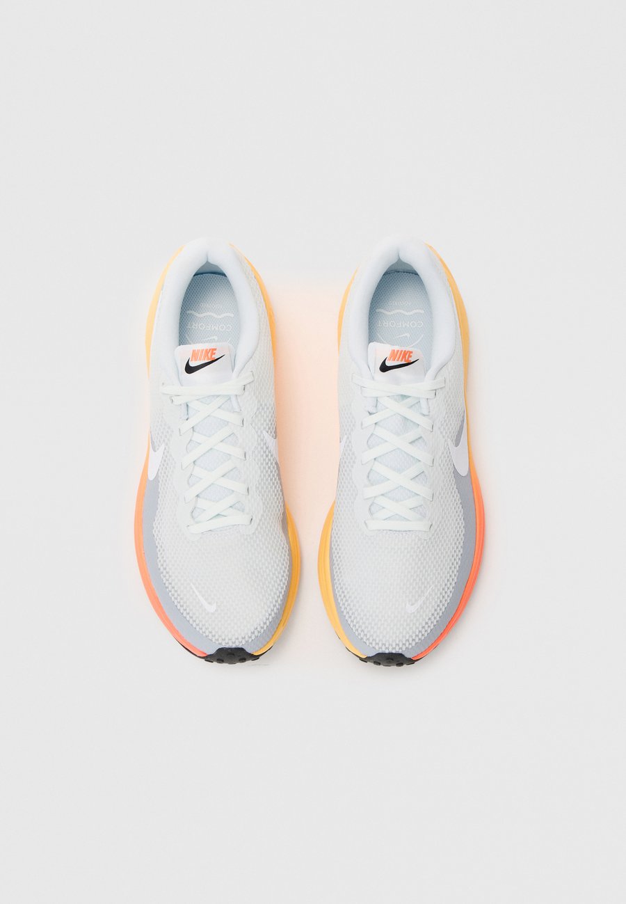 Кроссовки Nike Performance REVOLUTION 8, Off White/White/Wolf Grey/Topaz Gold-Coloured/Turf Orange/Black/White — фото 4