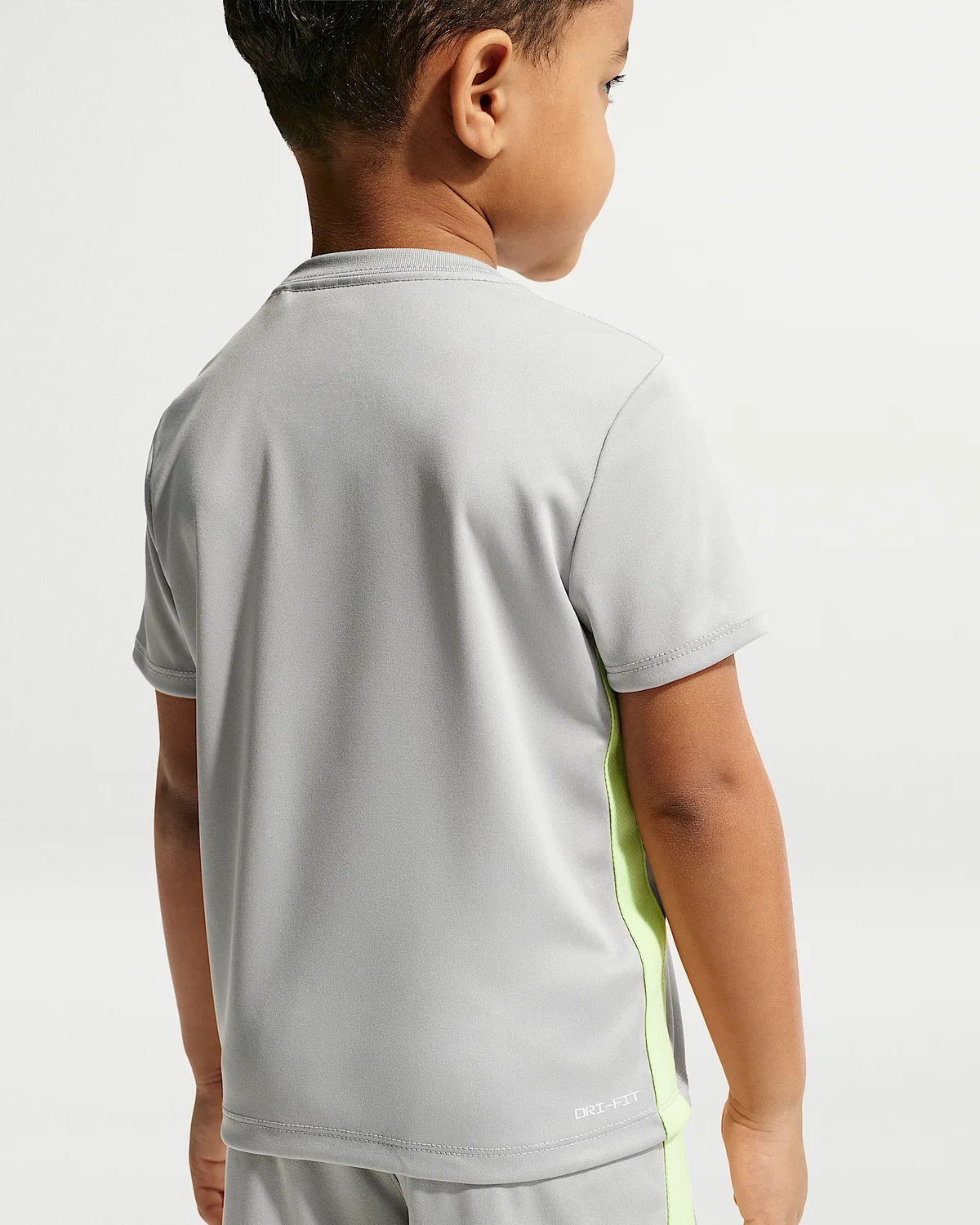 Детский спортивный комплект Nike Toddler Dri-FIT из шорт и футболки, Light Smoke Grey — фото 3
