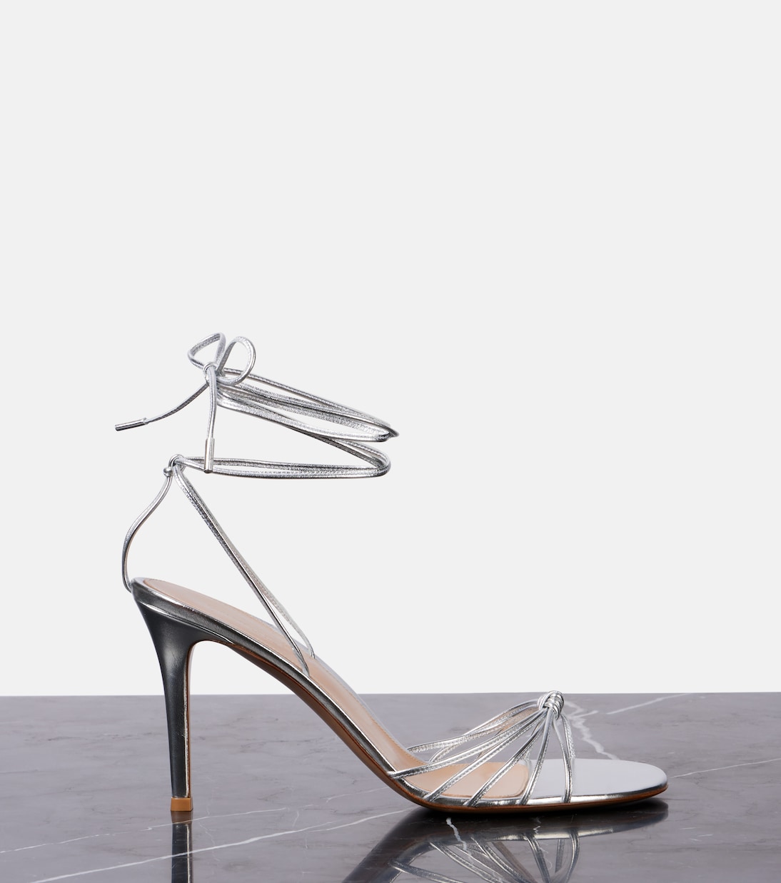 Металлизированные кожаные сандалии Gianvito Rossi, серебряный — фото 4