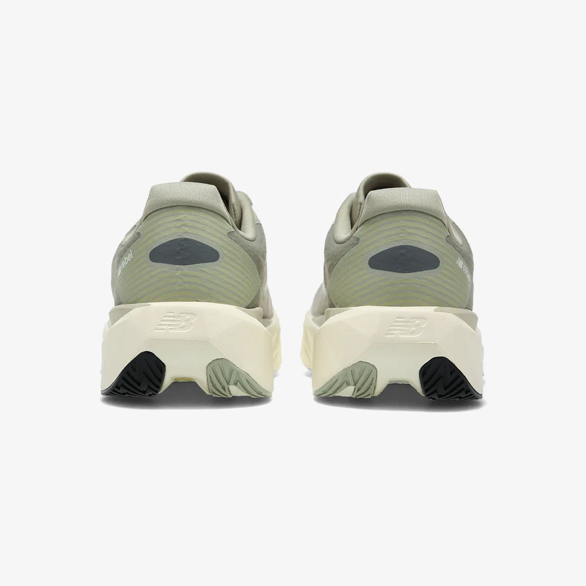 Мужские беговые кроссовки Rebel V5 (2E) цвета хаки от New Balance — фото 4