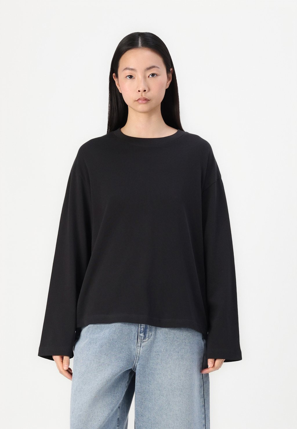 

Топ с длинными рукавами BASIC LONG SLEEVE TEE Gina Tricot, черный
