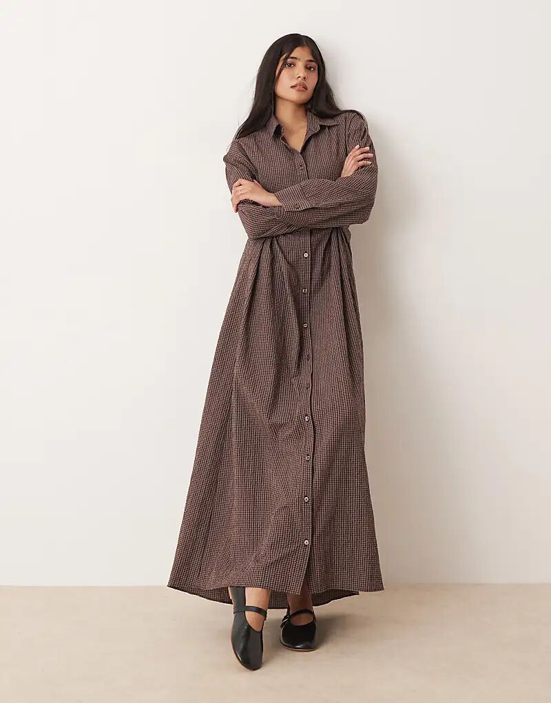 

Платье макси ASOS DESIGN с присборенной талией в коричнево-темно-синую клетку