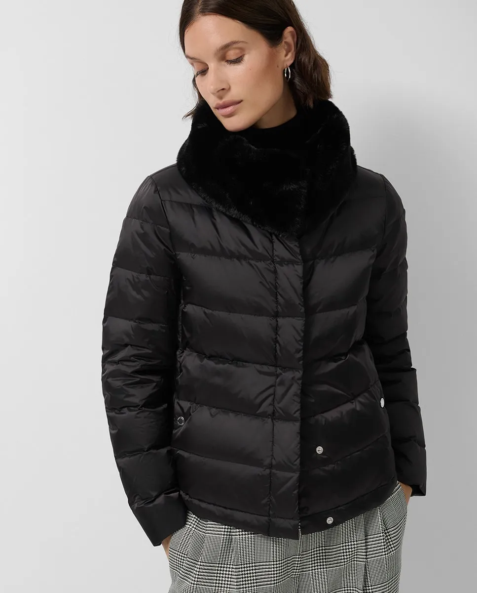 

Женский короткий стеганый пуховик с меховым воротником Roberto Verino, черный