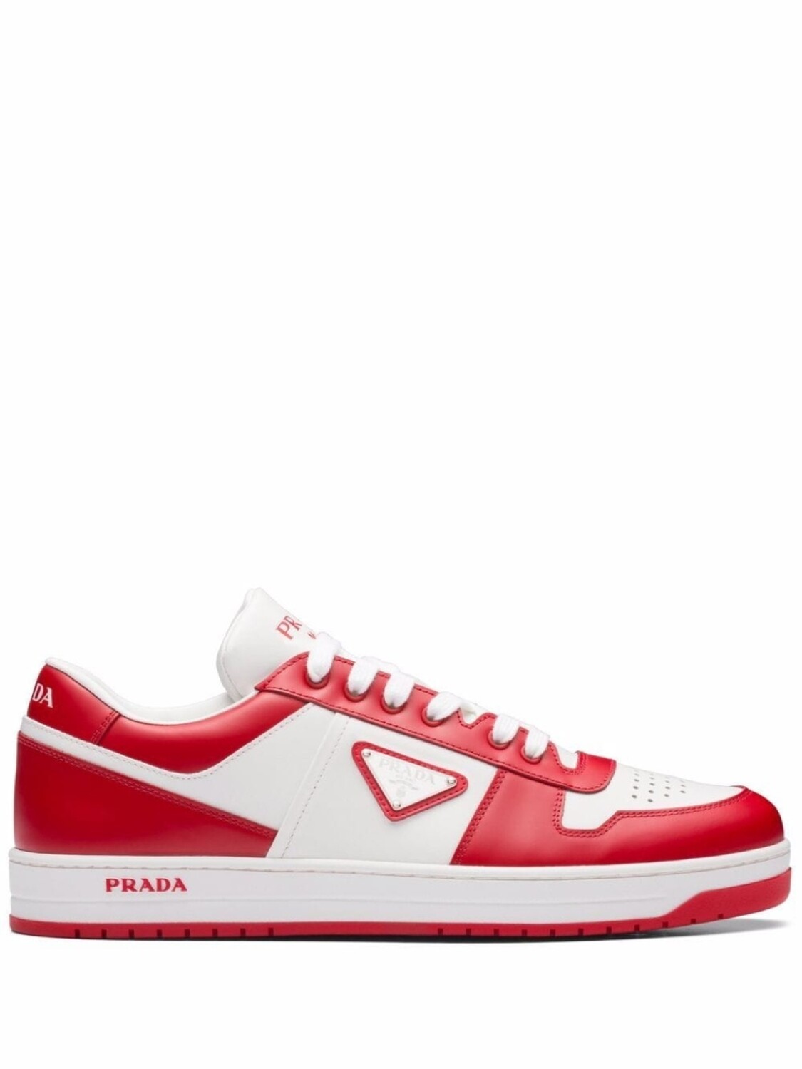 

Кроссовки Prada With Logo Patch, белый/красный