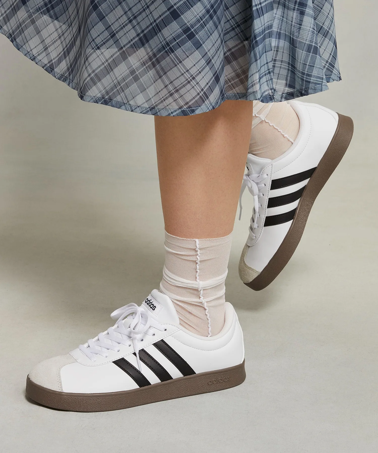 Кроссовки VL COURT BASE adidas белые с черными