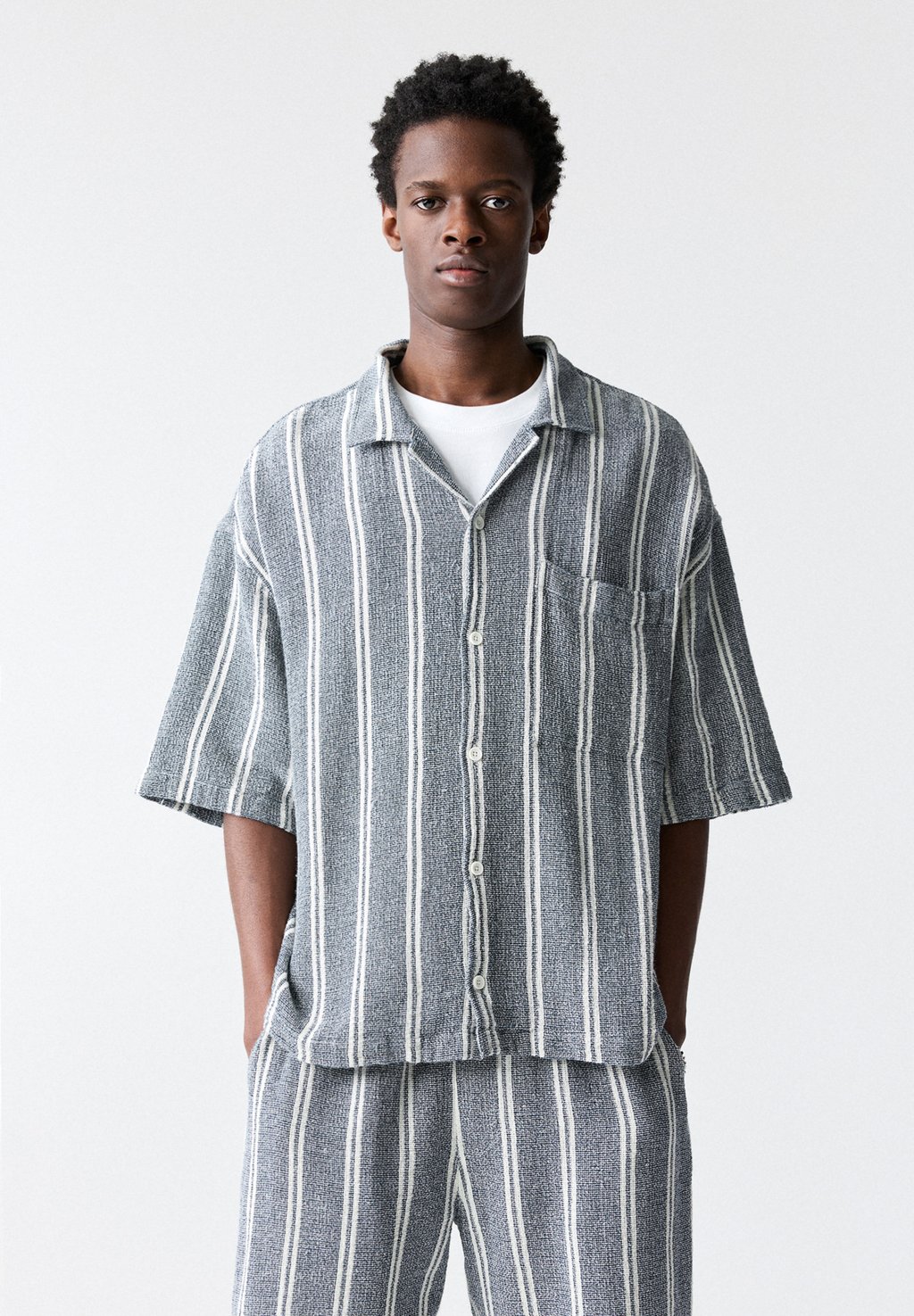 

Рубашка RUSTIC STRIPED SHORT SLEEVE PULL&BEAR, синий
