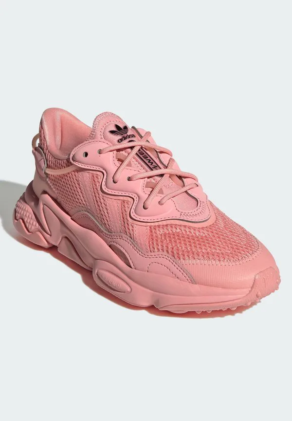Низкие кроссовки ozweego j Adidas Originals, Semi Pink Spark Semi Pink Spark Core Black — фото 2