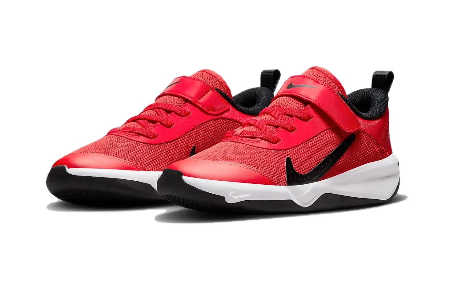 Nike Детские кроссовки Omni Multi Court для детей 3-7 лет, красные и черные — фото 4