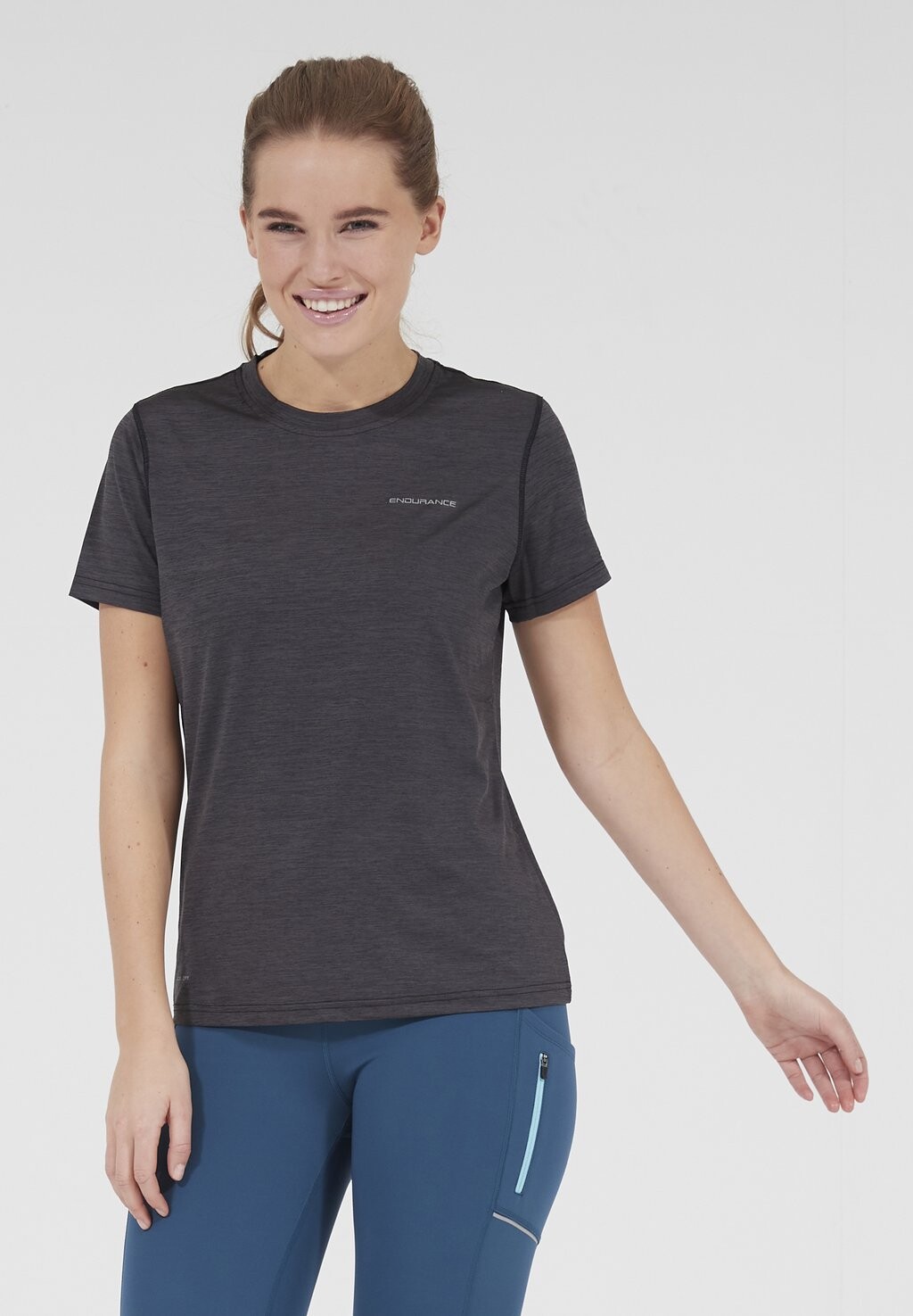 

Спортивная футболка MAJE Endurance, цвет black