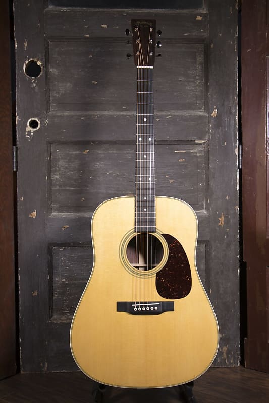 

Акустическая гитара Martin Standard Series D28 Acoustic Guitar