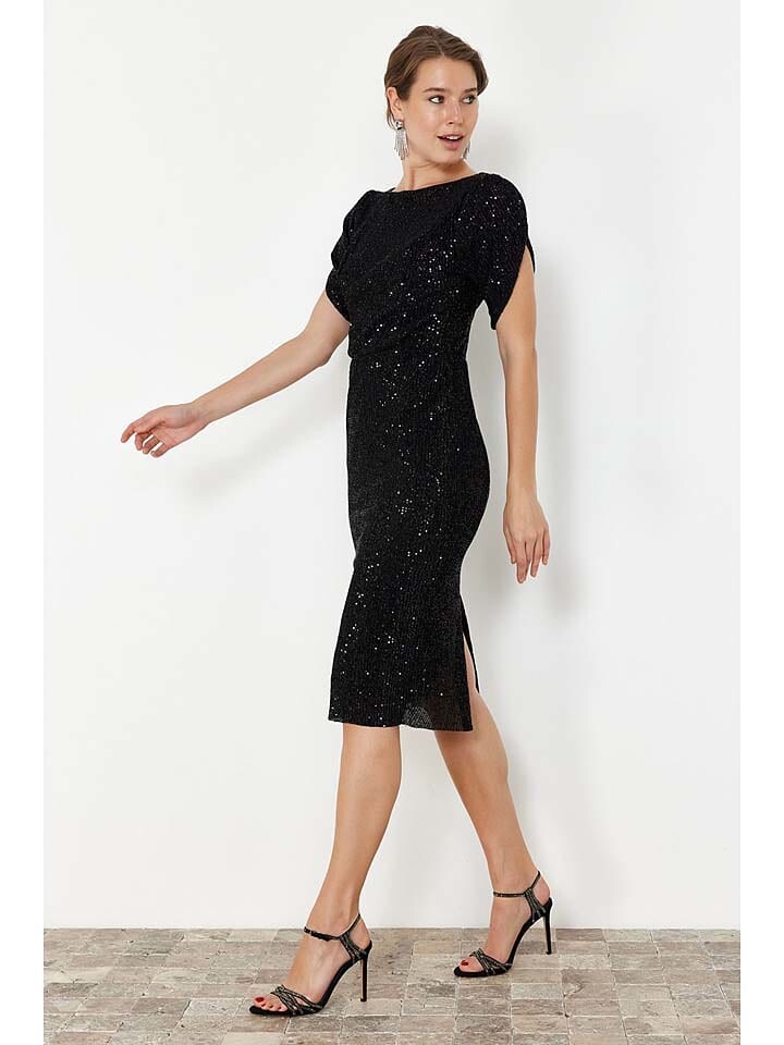

Платье до колена trendyol Kleid, черный