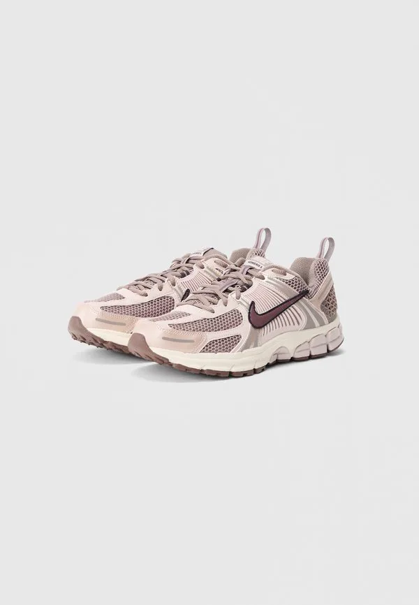 Vomero 5 bg унисекс низкие кроссовки Nike Sportswear, Taupe Haze/Silt Red/Pale Ivory — фото 2