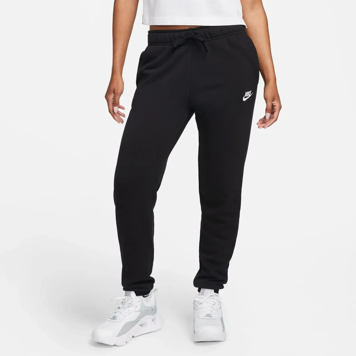 

Брюки для бега Nike Sportswear "ЖЕНСКИЕ ДЖОГГЕРЫ CLUB FLEECE MID-RISE", белый