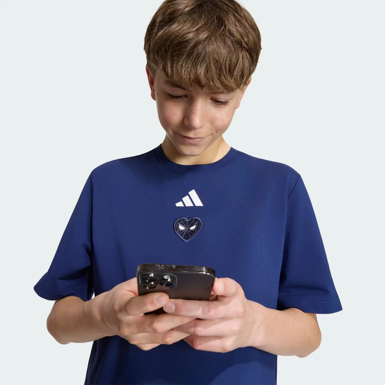 Спортивная футболка Adidas Sportswear Performance Shirt Marvel Spider-Man темно-синего цвета — фото 4