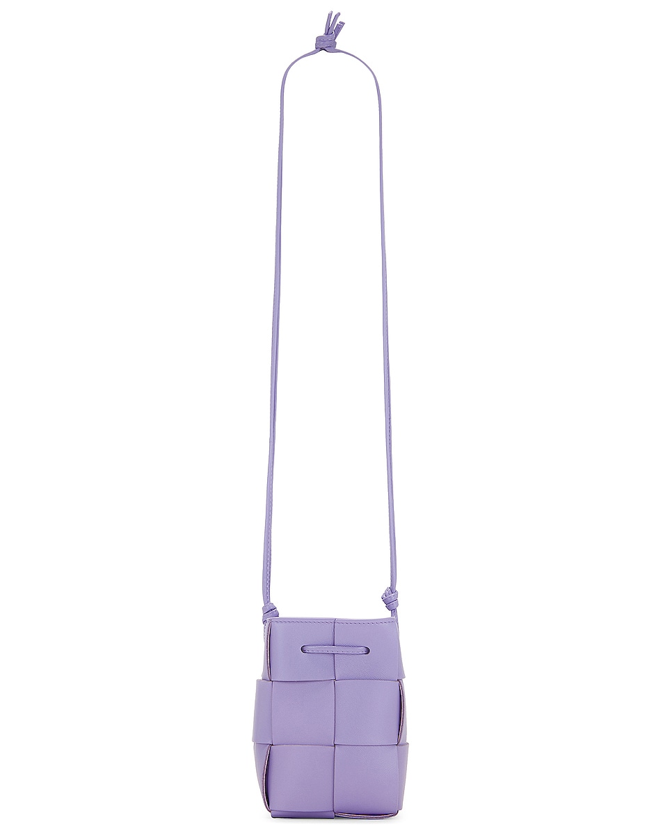 

Сумка Bottega Veneta Mini Cassette Bucket, цвет Wisteria & Gold