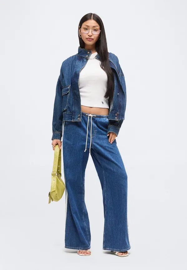 Джинсы Superlight side stripe wide leg Gap, medium wash, средняя стирка — фото 2