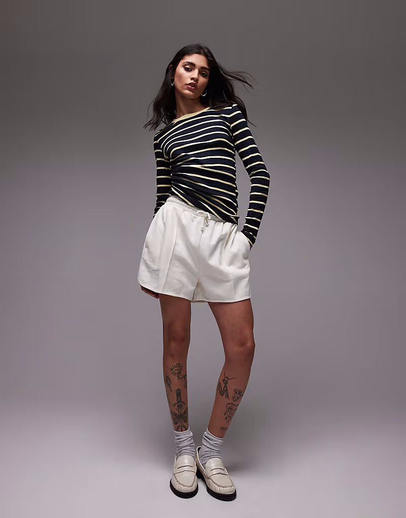 

Укороченные спортивные шорты Topshop цвета экрю