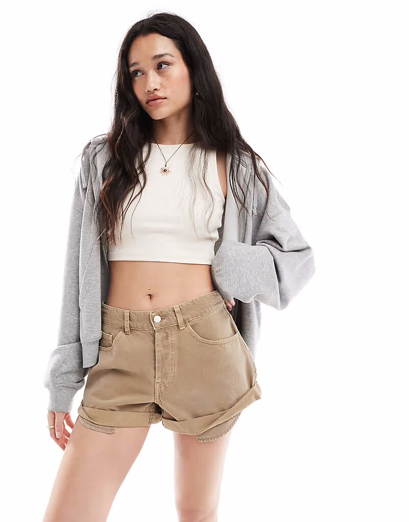

Свободные джинсовые шорты ASOS DESIGN с отворотом цвета мокко