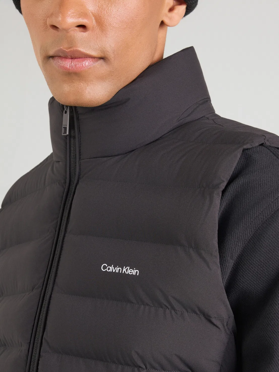 Жилет Calvin Klein CLASSIC черного цвета — фото 2