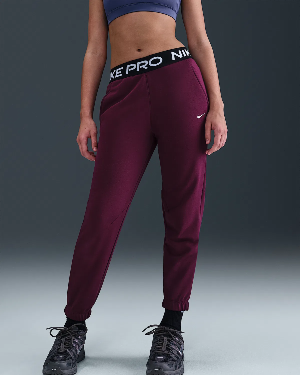 Детские (девчачьи) джоггеры Nike Pro Fleece Dri-FIT, Bordeaux/Bordeaux/Black/White — фото 2