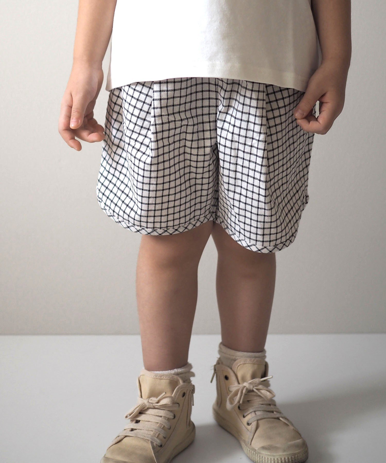 Брюки Checked Gala Shorts Si・Shu・Non, white