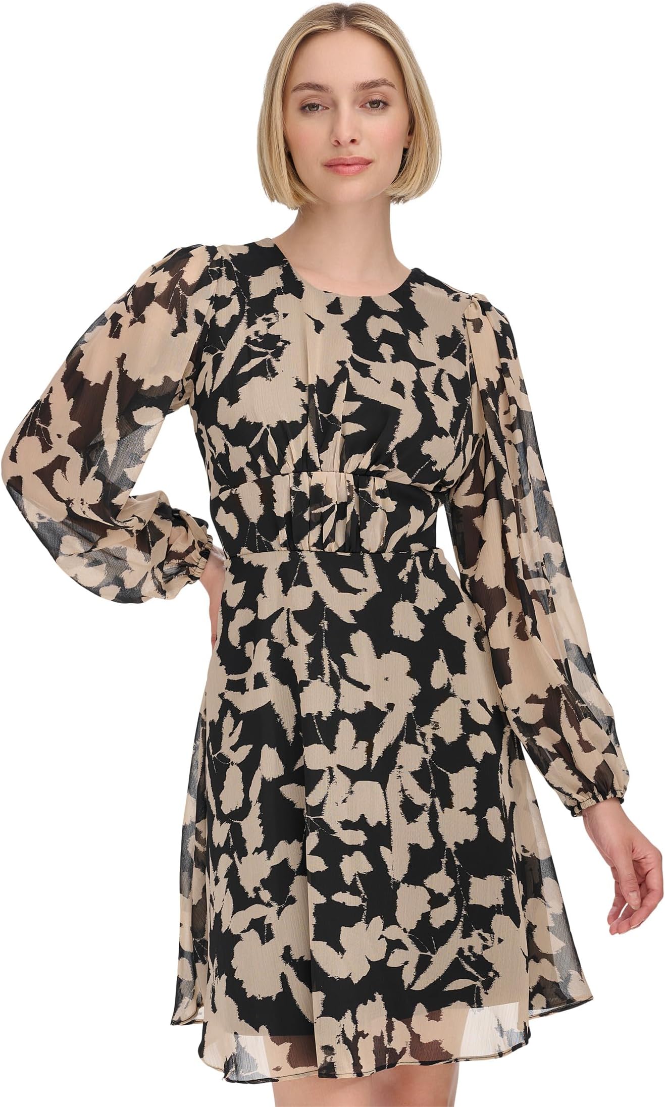 

Платье Calvin Klein Chiffon Long Sleeve Floral Rouched Aline, цвет Black White Pepper