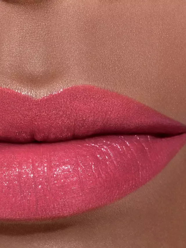 Помада Rouge Coco Longwear Satin Lipstick: увлажняющий и разглаживающий уход за губами CHANEL, 130 La Pausa — фото 4