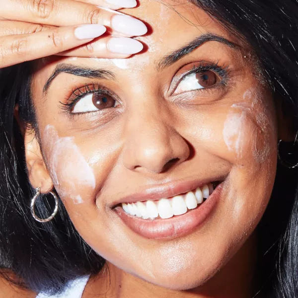 Солнцезащитный крем для городской среды Fresh-Moisture широкого спектра действия spf 42 с гиалуроновой кислотой Shiseido — фото 3