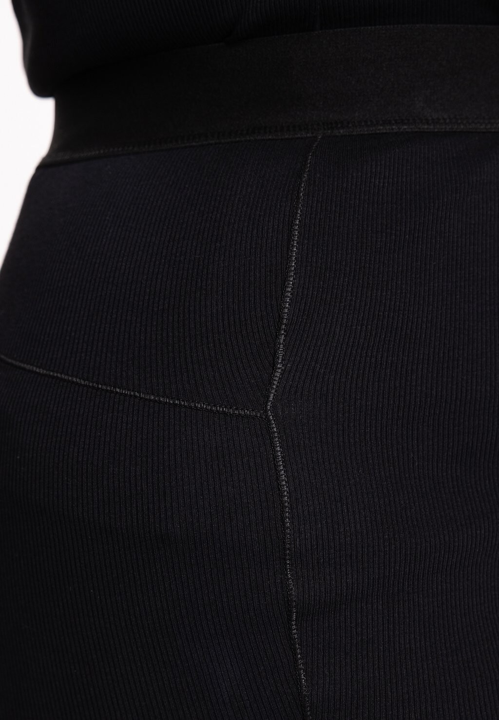 

Шорты WITH AN ELASTIC WAISTBAND Yoek, черный