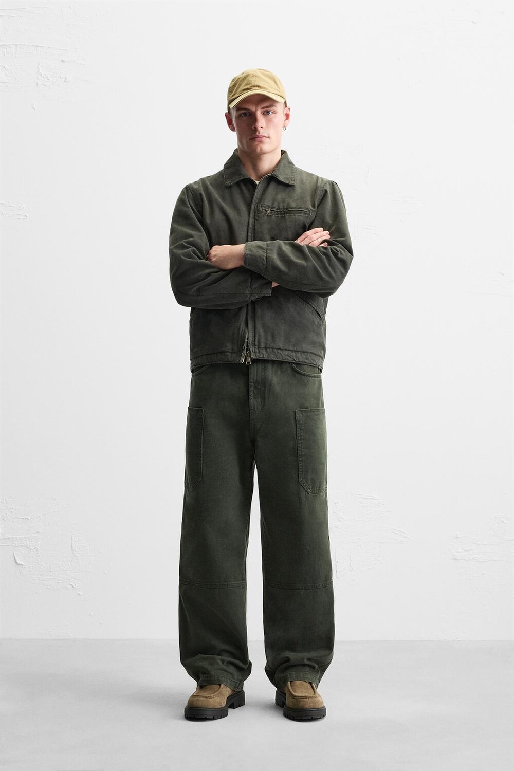 

Выцветевшие брюки карго ZARA, цвет bottle green