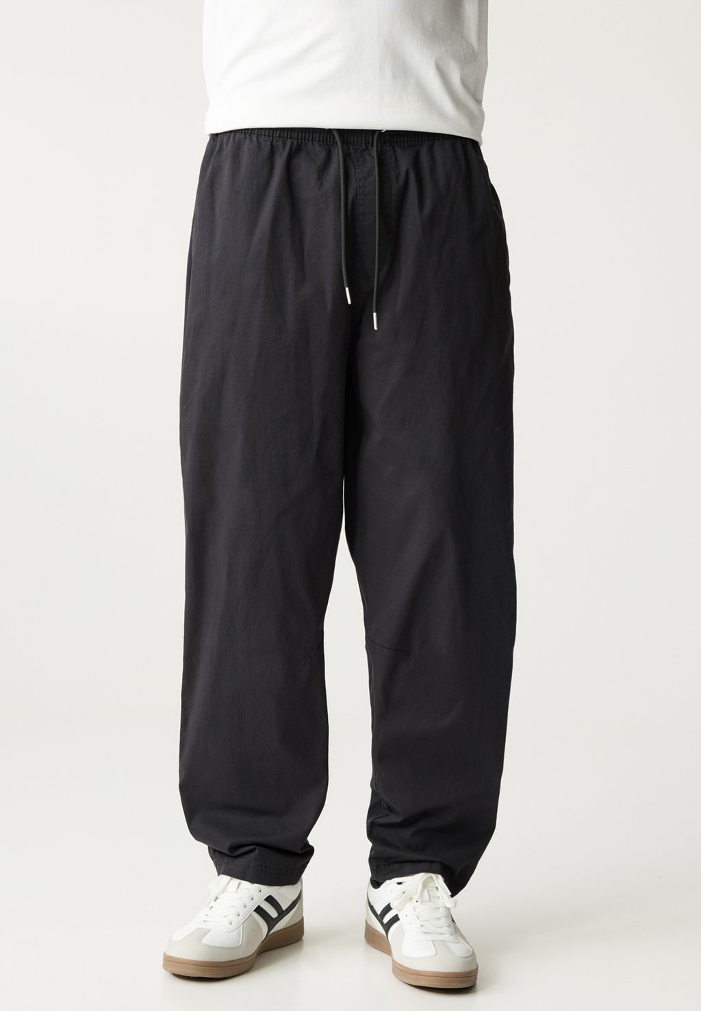 

Спортивные брюки PULL&BEAR, черный