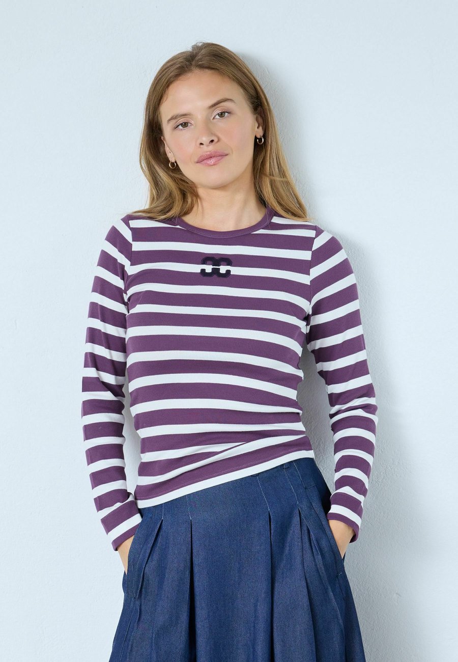 

Топ Co'couture GRANNY, Offwhite Plum/Purple