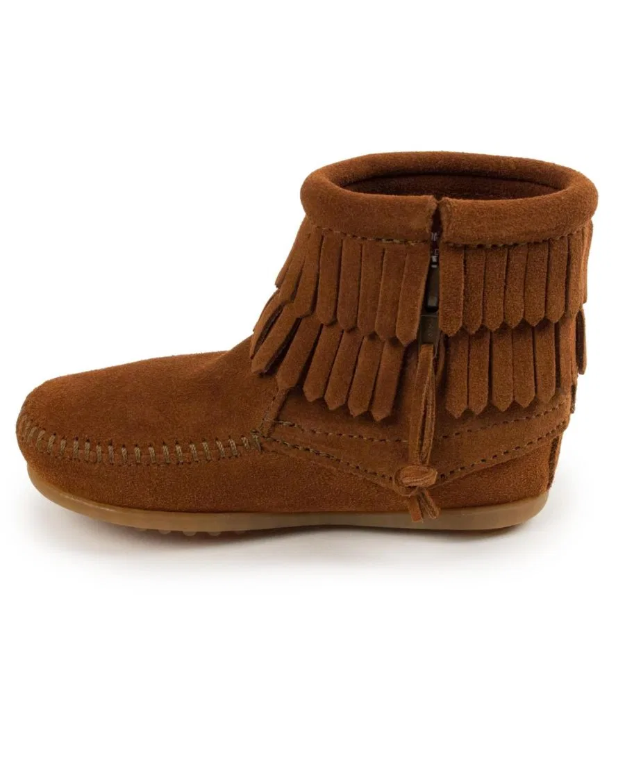 Детские замшевые сапоги с двойной бахромой и боковой молнией Minnetonka, коричневый — фото 4